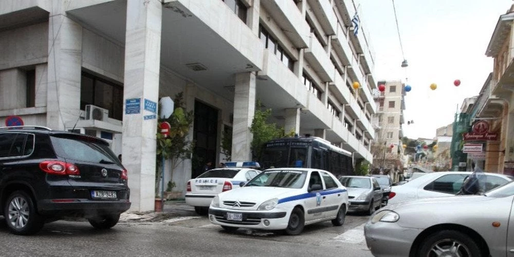 Επίθεση στο Αστυνομικό Μέγαρο της Πάτρας με μολότοφ